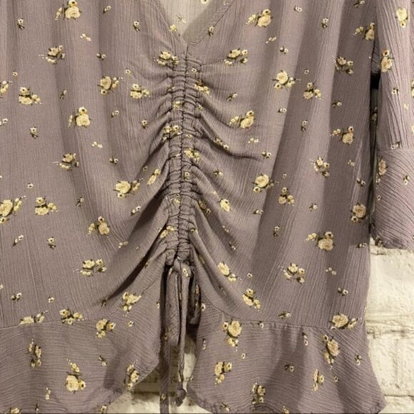 American‎ Eagle Outfiter Floral Top Size XS - Picture 3 of 9